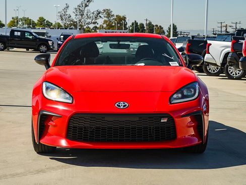 Used 2023 Toyota GR86 RWD image 2