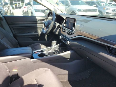 Used 2024 Nissan Altima 2.5 SV FWD image 32
