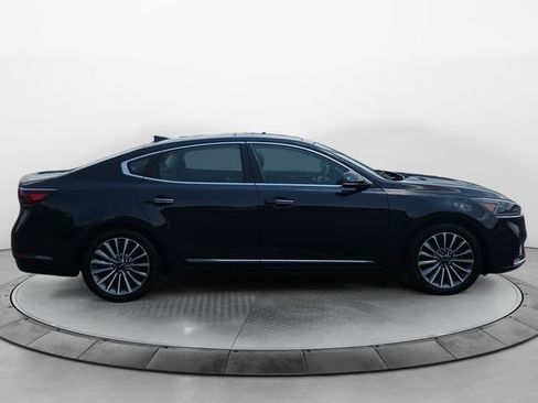 Used 2017 Kia Cadenza Premium w/ Luxury Package FWD image 6