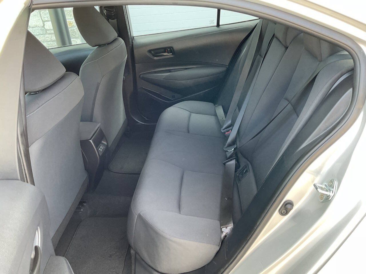 Used 2025 Toyota Corolla LE FWD image 30