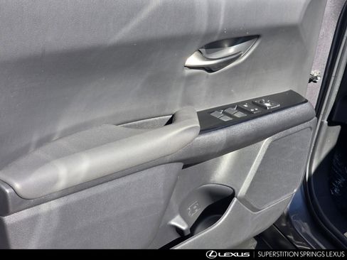 Certified 2022 Lexus UX 200 w/ Accessory Package (Z2) image 11