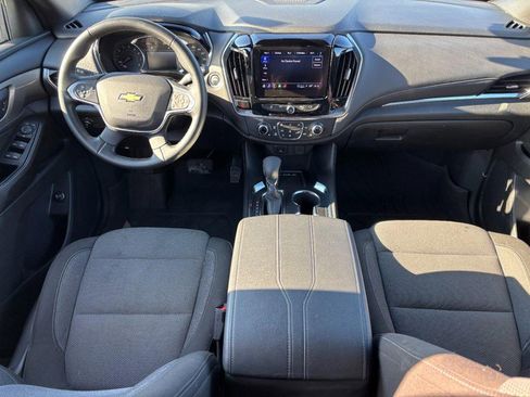 Used 2023 Chevrolet Traverse LT image 12