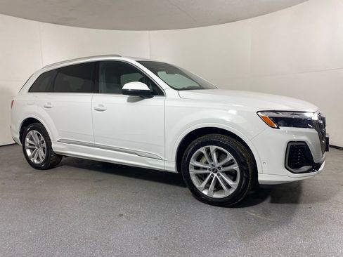 Used 2025 Audi Q7 3.0T Premium Plus AWD/4WD image 2