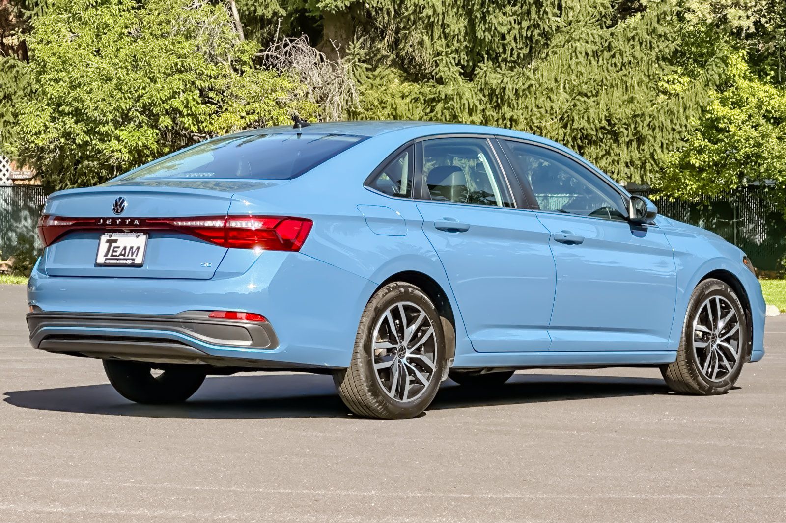 Used 2025 Volkswagen Jetta SE FWD image 4