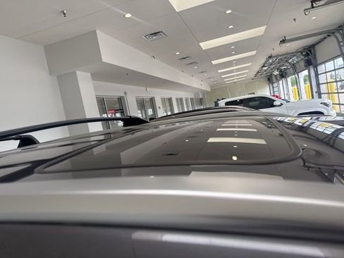 Used 2023 Toyota Highlander Limited image 6