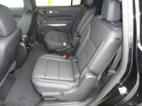 Used 2026 Chevrolet Traverse LT image 9