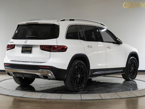 Used 2023 Mercedes-Benz GLB 250 w/ Premium Package image 10