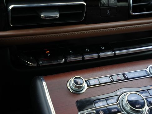 Used 2023 Lincoln Aviator Reserve RWD image 15