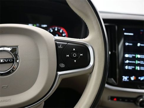 Used 2022 Volvo S60 B5 Momentum w/ Premium Package image 24