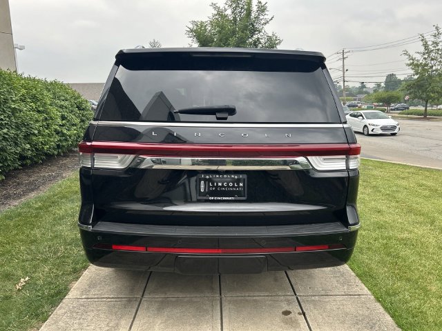 Used 2022 Lincoln Navigator Reserve AWD/4WD image 5