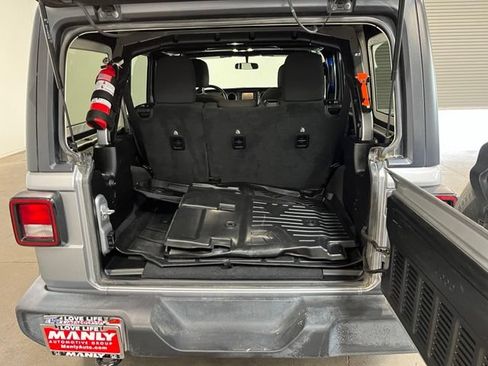 Used 2019 Jeep Wrangler Unlimited Sport S AWD/4WD image 16