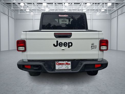 Certified 2022 Jeep Gladiator Willys image 4