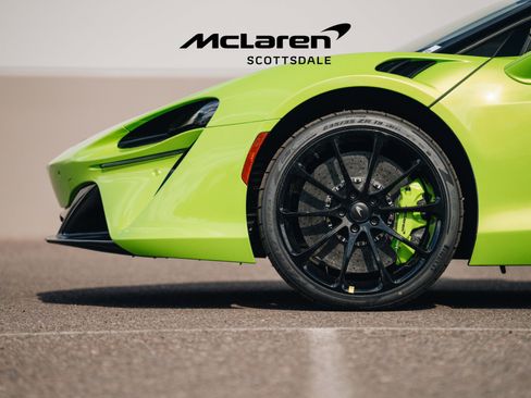 Used 2025 McLaren Artura Performance image 19