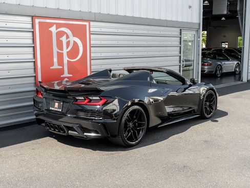 Used 2025 Chevrolet Corvette Z06 RWD image 36