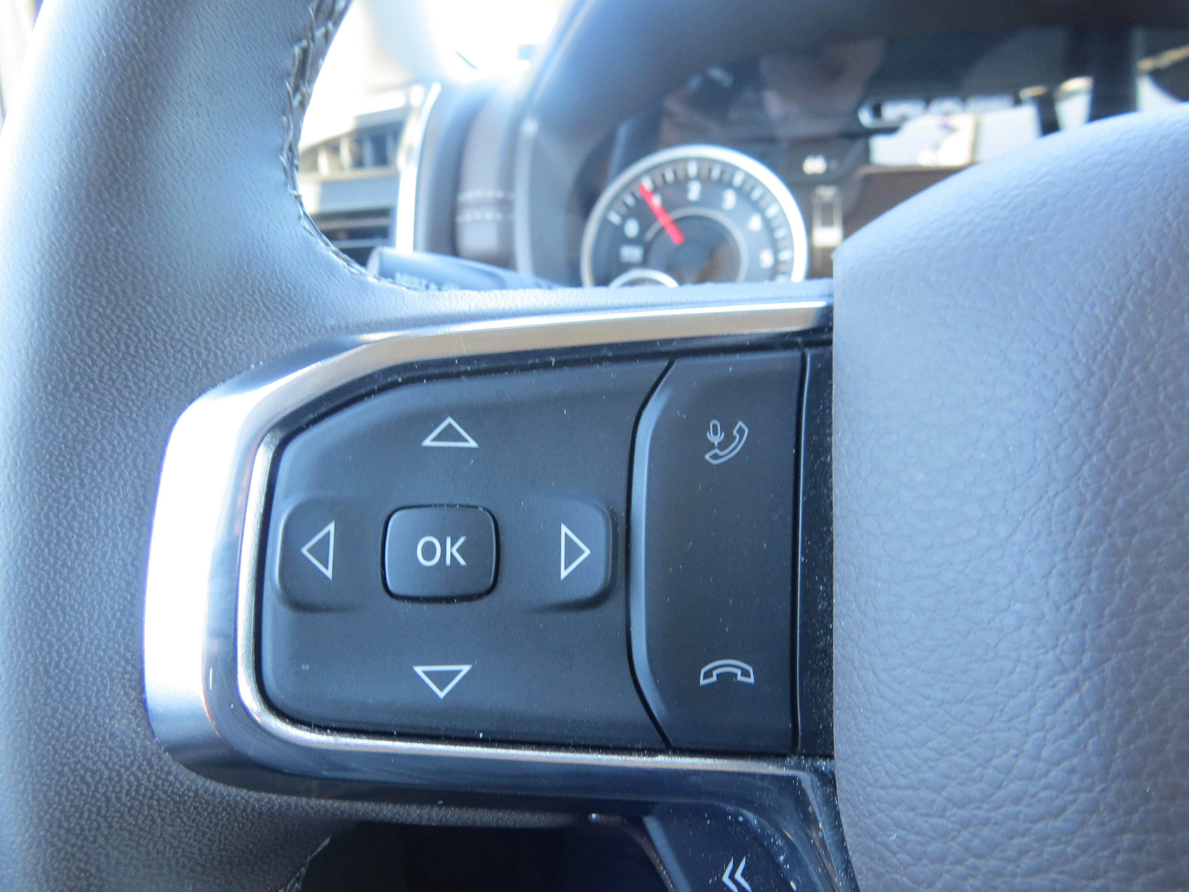Used 2025 RAM 1500 Laramie AWD/4WD image 17