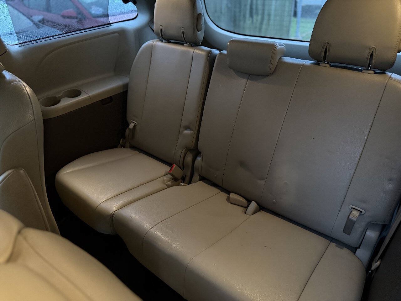 Used 2011 Toyota Sienna XLE FWD image 21