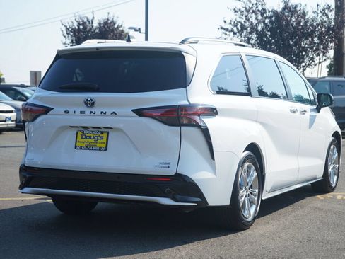 Used 2022 Toyota Sienna XSE w/ XSE Plus Package AWD/4WD image 5