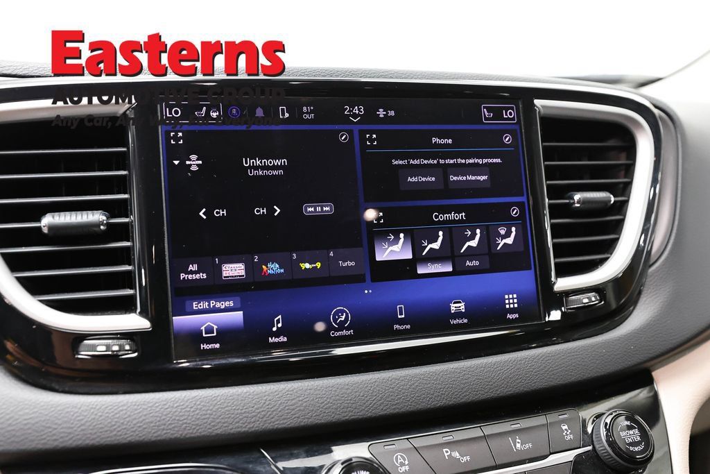 Used 2023 Chrysler Pacifica Touring-L FWD image 21