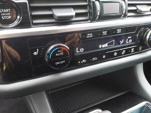 Used 2025 Nissan Pathfinder SV AWD/4WD image 34