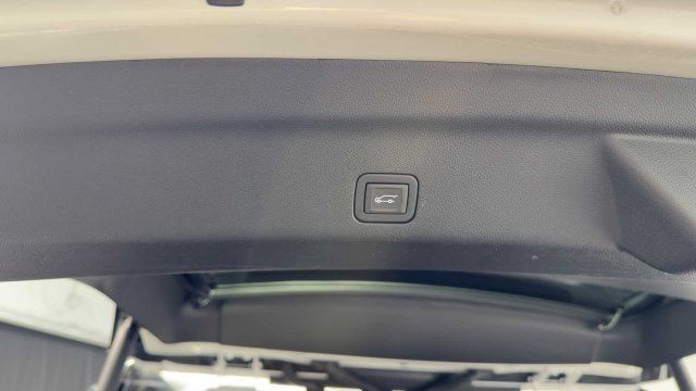 Used 2024 Cadillac Escalade Luxury RWD image 36