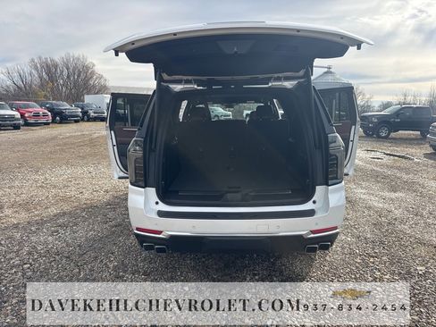 Used 2025 Chevrolet Suburban High Country image 22