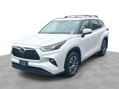 Used 2023 Toyota Highlander XLE