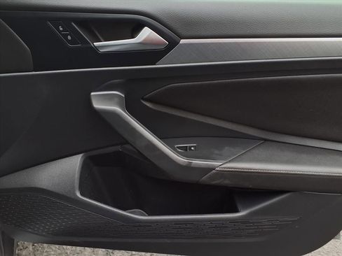 Used 2022 Volkswagen Jetta SE image 23