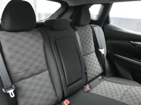 Used 2017 Nissan Rogue Sport SV w/ SV All-Weather Package AWD/4WD image 13