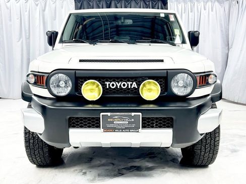 Used 2014 Toyota FJ Cruiser 4WD image 2