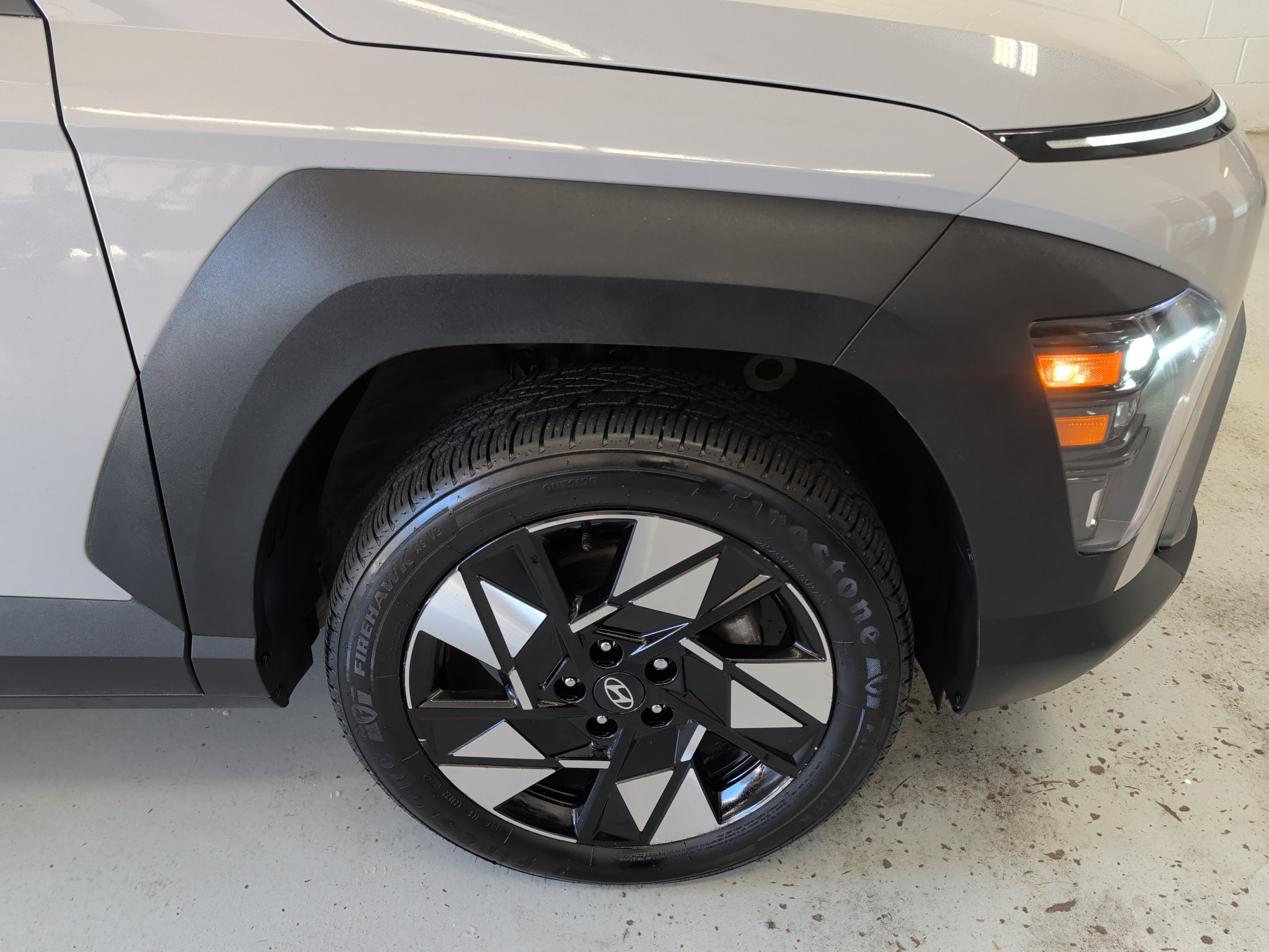 Used 2025 Hyundai Kona SEL AWD/4WD image 3