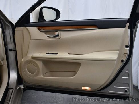 Used 2013 Lexus ES 300h image 18