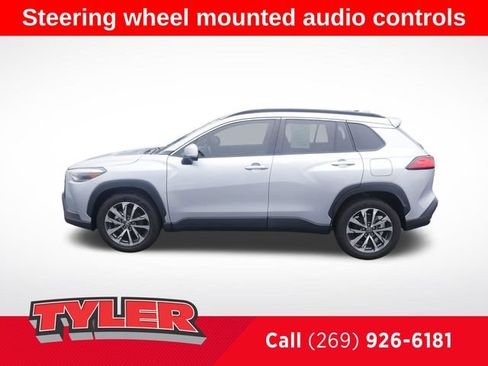 Used 2023 Toyota Corolla Cross XLE FWD image 4