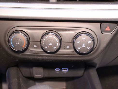 Used 2024 Chevrolet Trax LS w/ LS Convenience Package image 18