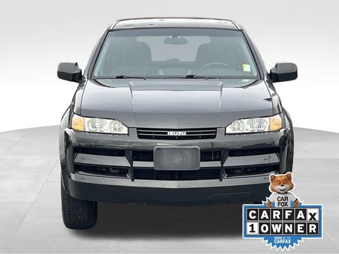 Used 2003 Isuzu Axiom S image 9