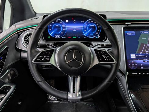 Used 2023 Mercedes-Benz EQE 500 4MATIC Sedan image 31