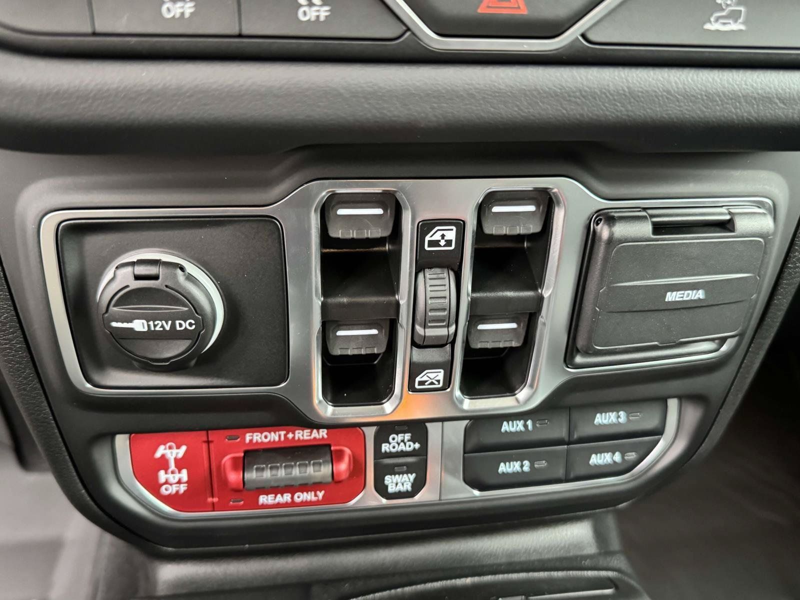 New 2025 Jeep Wrangler Unlimited Rubicon w/ Convenience Group AWD/4WD image 6