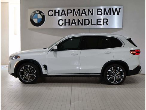 Certified 2024 BMW X5 xDrive40i w/ Premium Package AWD/4WD image 3