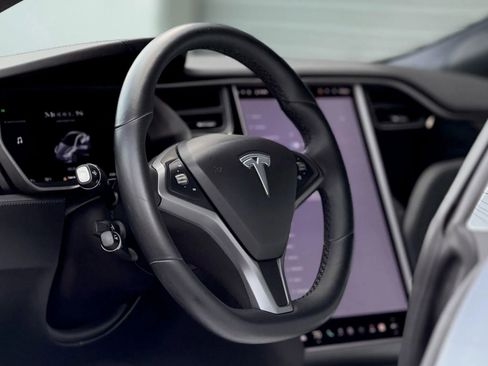 Used 2020 Tesla Model S Long Range Plus image 10