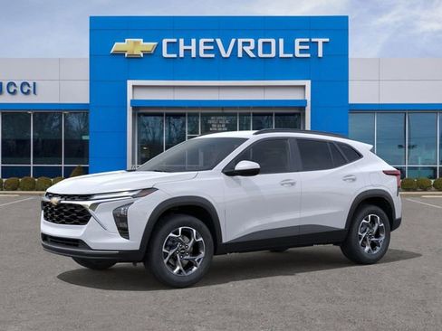 New 2026 Chevrolet Trax LT image 2