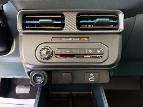 Used 2025 Ford Maverick Lobo image 32