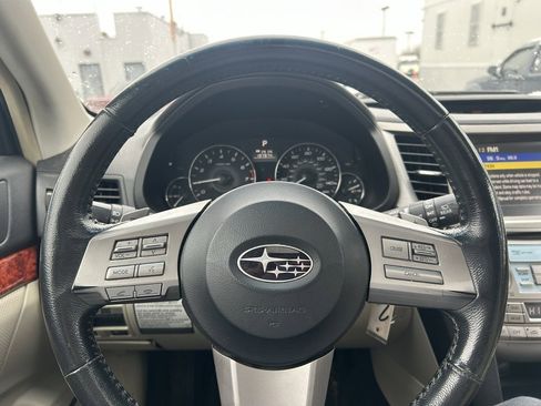 Used 2011 Subaru Outback 2.5i Limited image 16