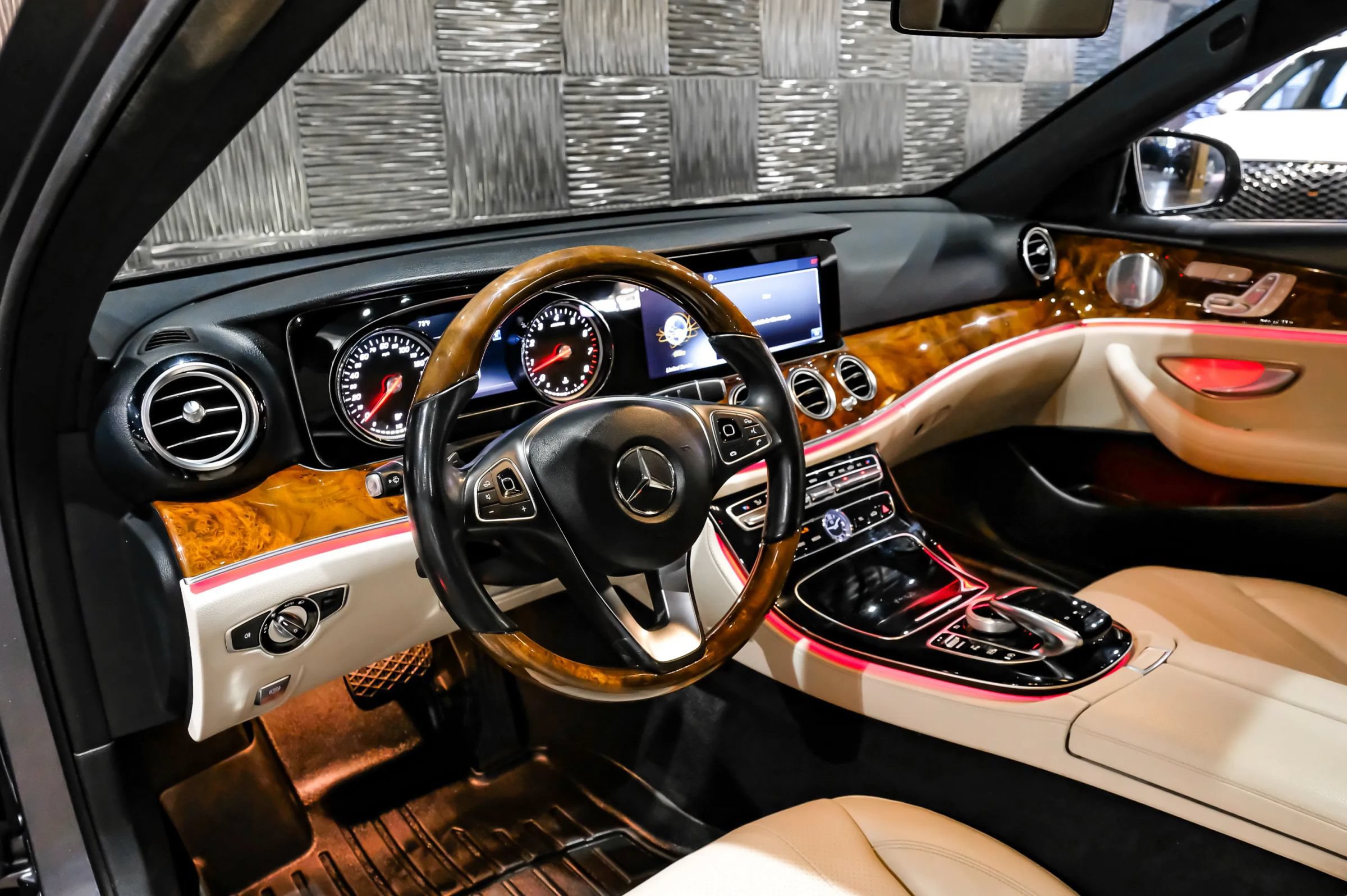 Used 2018 Mercedes-Benz E 300 image 3
