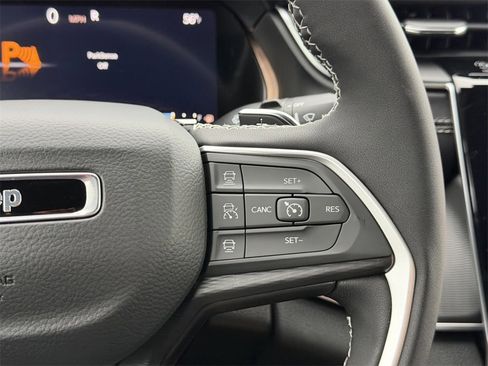 New 2025 Jeep Grand Cherokee Altitude image 21