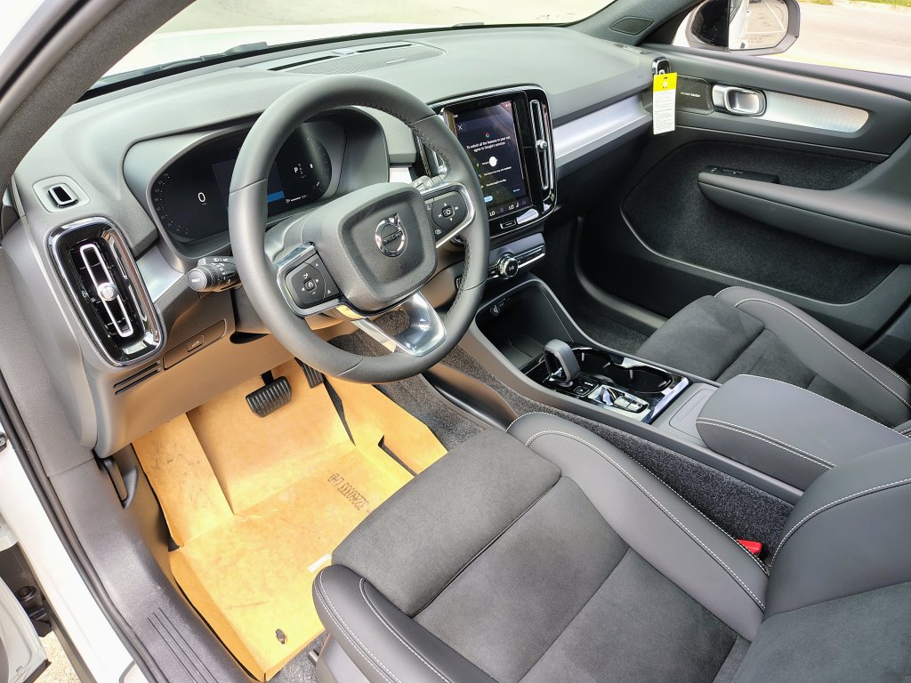New 2026 Volvo XC40 B5 Ultra w/ Climate Package AWD/4WD image 13