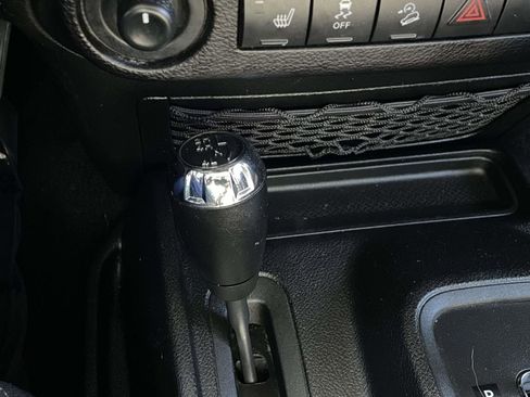 Used 2017 Jeep Wrangler Unlimited Sahara w/ Connectivity Group AWD/4WD image 39