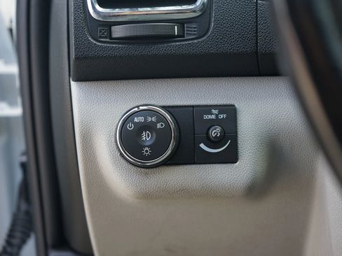 Used 2010 GMC Acadia SLT image 17