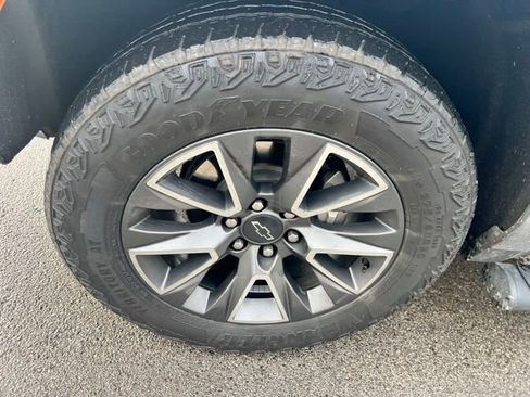 Used 2024 Chevrolet Suburban Z71 w/ Luxury Package image 11