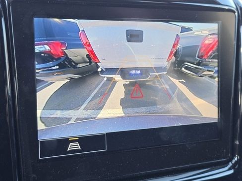 Used 2023 Chevrolet Traverse LT image 6