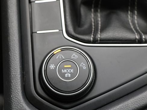 Used 2022 Volkswagen Taos SE image 25