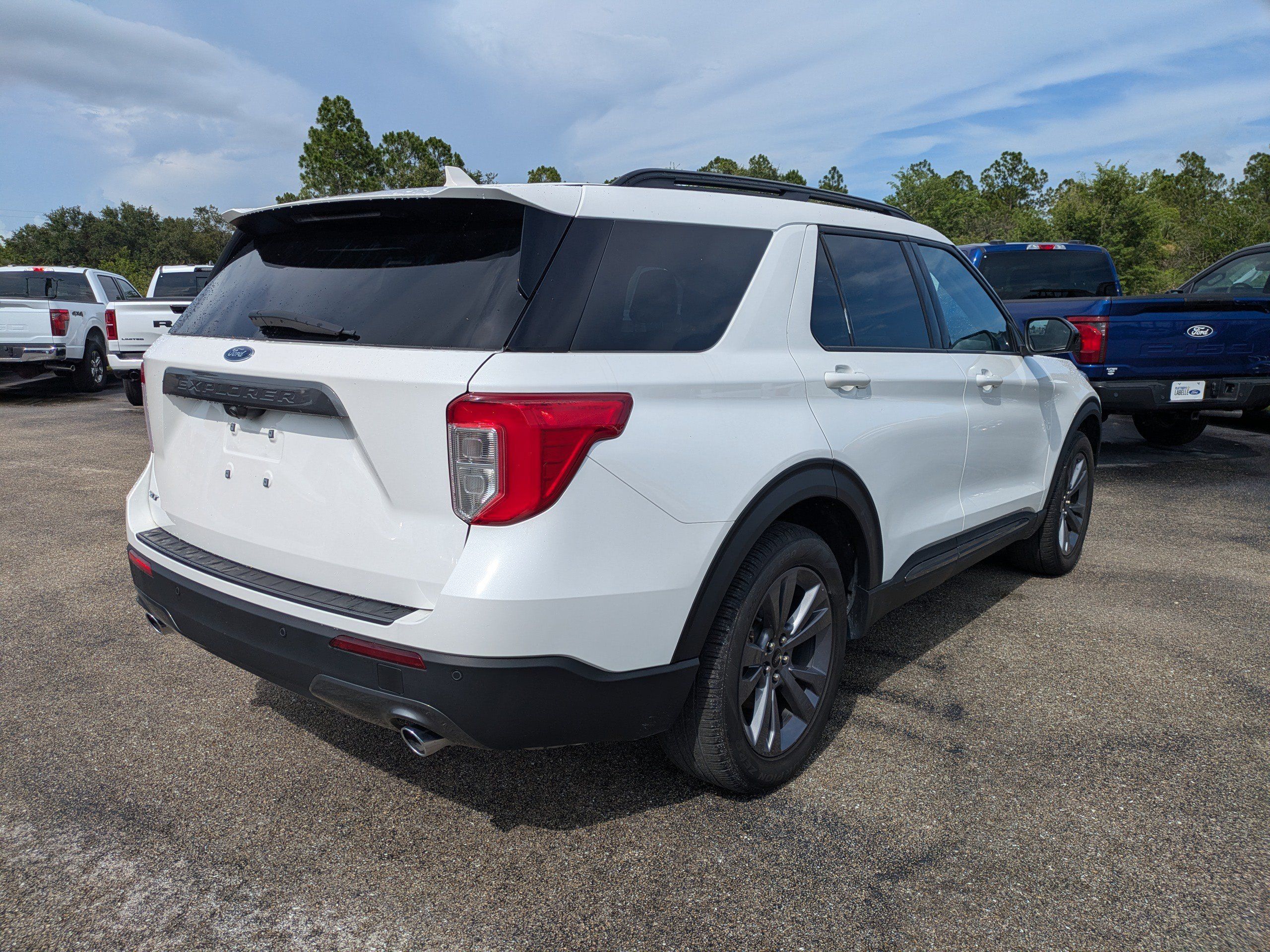 Used 2023 Ford Explorer XLT w/ Equipment Group 202A RWD image 4